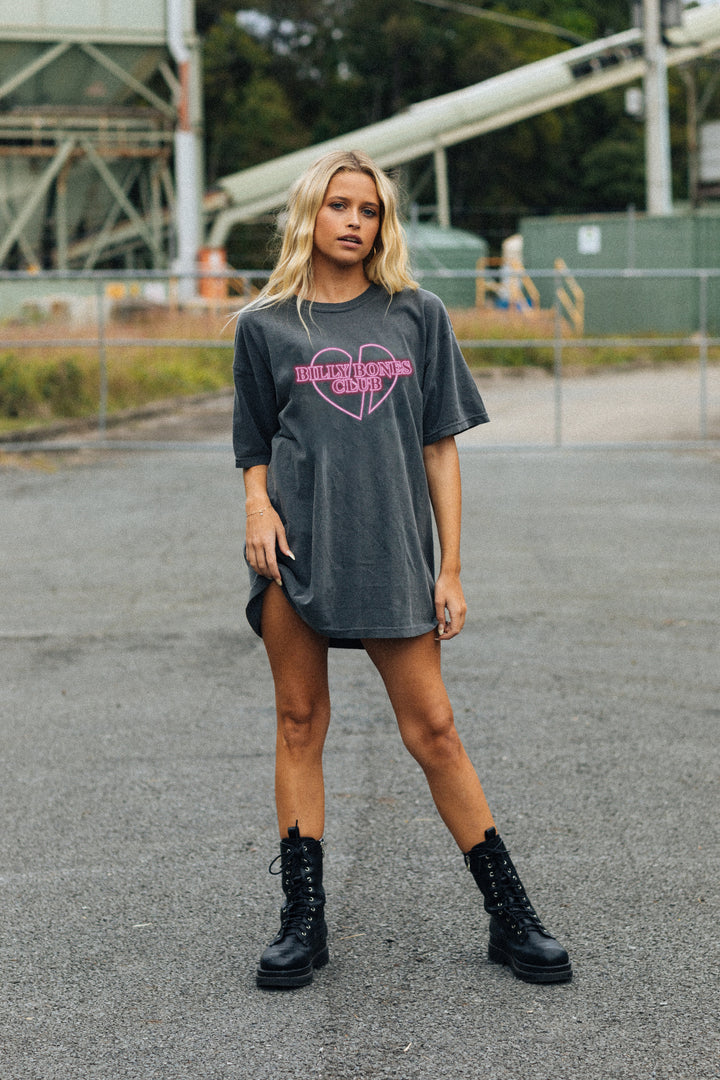 Billy Bones / Heartbreaker Neon Tee / Washed Black - Mama & Ivy