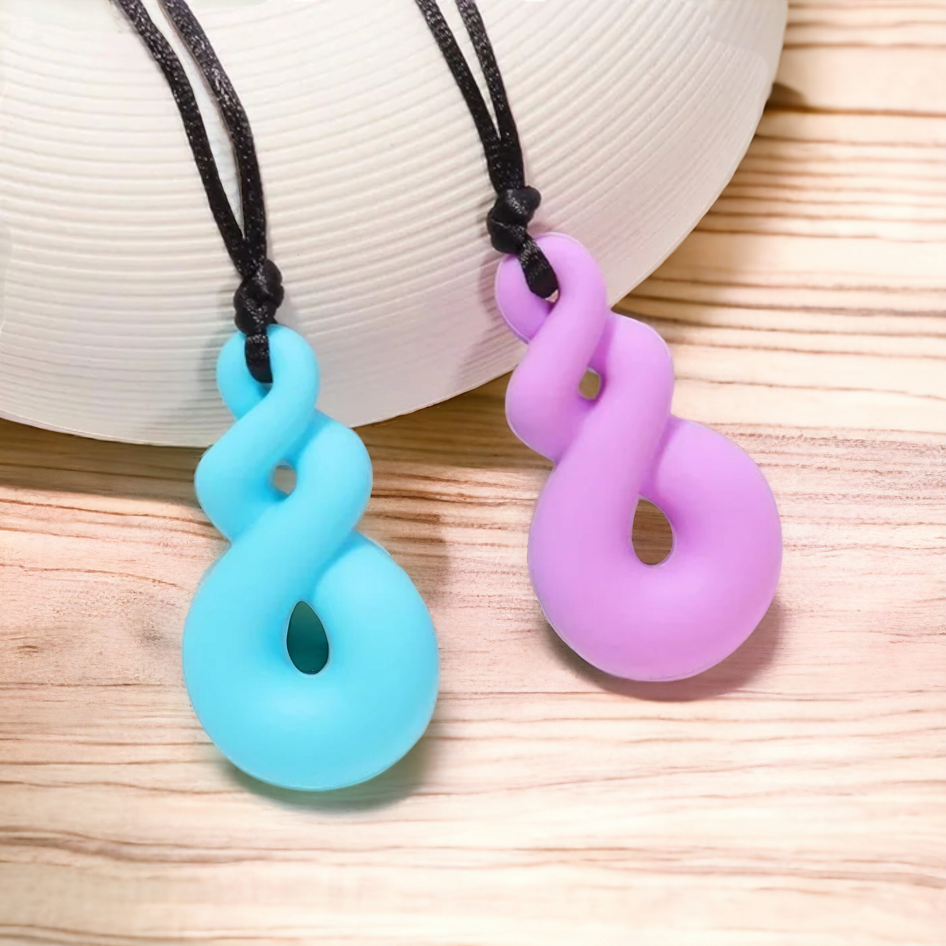Twist Sensory Chew Necklace - Mama & Ivy